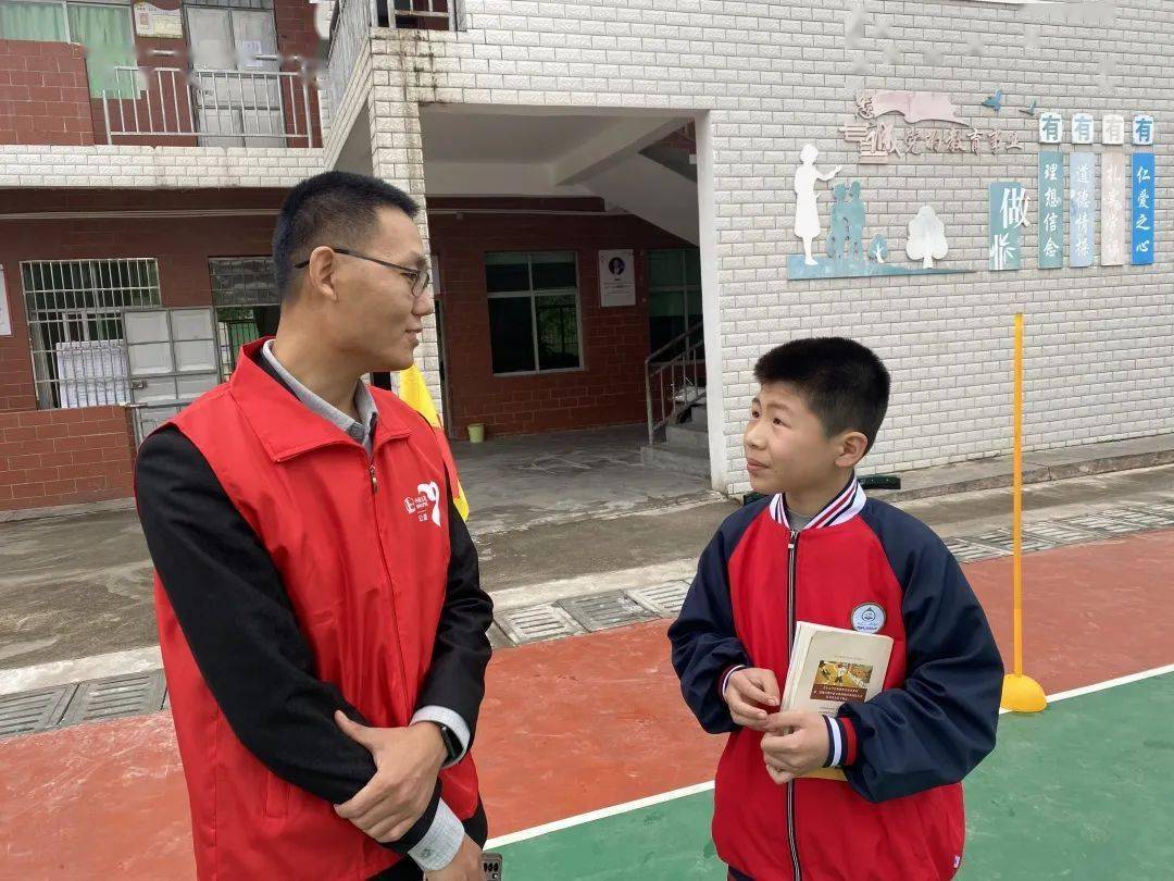 黄柏乡中石化上塅希望小学获捐500余套校服!_帮扶_茂名.